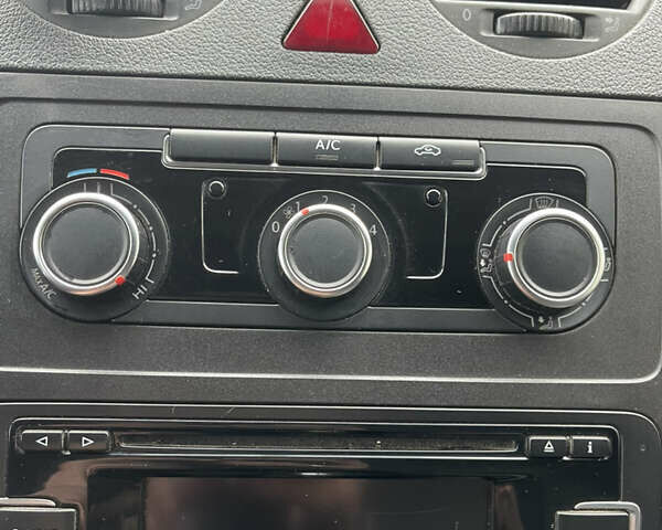 Білий Фольксваген Кадді, об'ємом двигуна 1.6 л та пробігом 305 тис. км за 8700 $, фото 7 на Automoto.ua