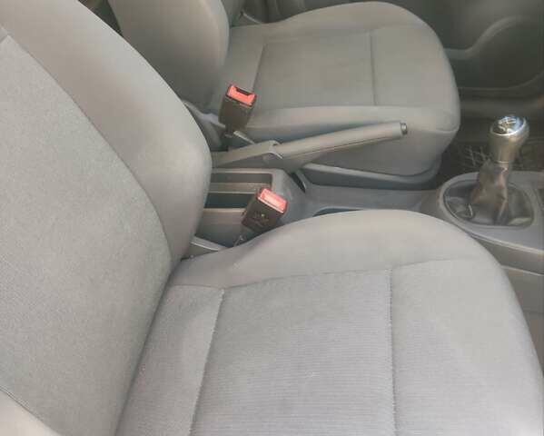 Белый Фольксваген Кадди, объемом двигателя 1.2 л и пробегом 200 тыс. км за 6900 $, фото 1 на Automoto.ua