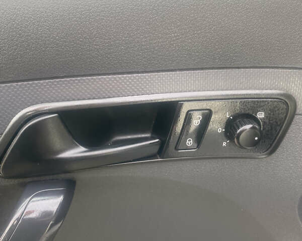 Білий Фольксваген Кадді, об'ємом двигуна 1.6 л та пробігом 240 тис. км за 5999 $, фото 12 на Automoto.ua