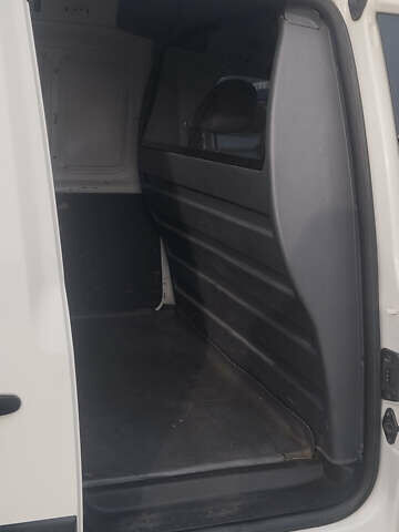 Білий Фольксваген Кадді, об'ємом двигуна 1.6 л та пробігом 398 тис. км за 8300 $, фото 15 на Automoto.ua