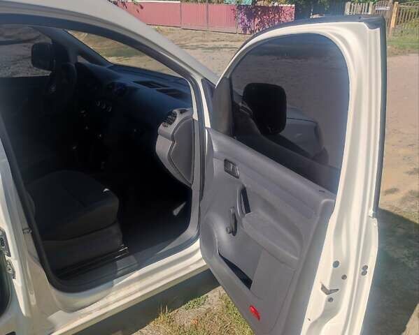 Белый Фольксваген Кадди, объемом двигателя 1.2 л и пробегом 200 тыс. км за 6900 $, фото 15 на Automoto.ua