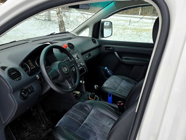 Білий Фольксваген Кадді, об'ємом двигуна 1.6 л та пробігом 303 тис. км за 7700 $, фото 5 на Automoto.ua