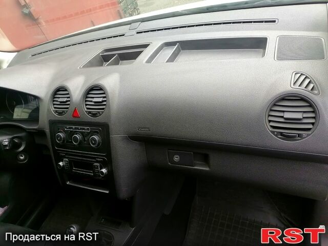 Фольксваген Кадди 2014 в Киеве на Automoto.ua Белый Фольксваген Кадди, объемом двигателя 1.6 л и пробегом 300 тыс. км за 10800 $, фото 4 на Automoto.ua