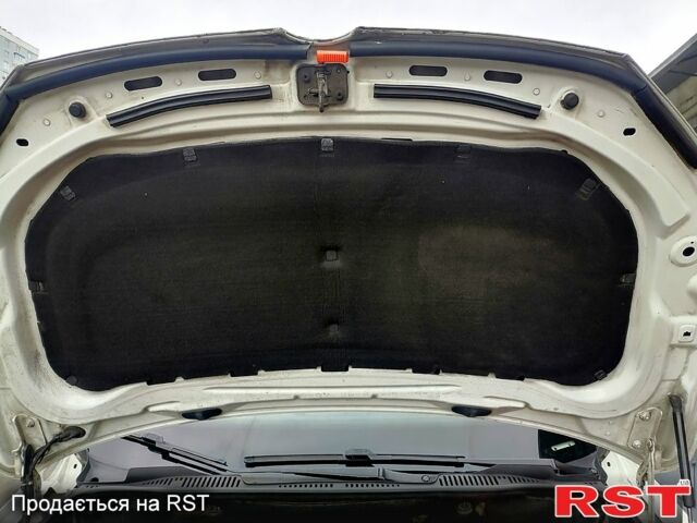 Фольксваген Кадди 2014 в Киеве на Automoto.ua Белый Фольксваген Кадди, объемом двигателя 1.6 л и пробегом 300 тыс. км за 10800 $, фото 3 на Automoto.ua