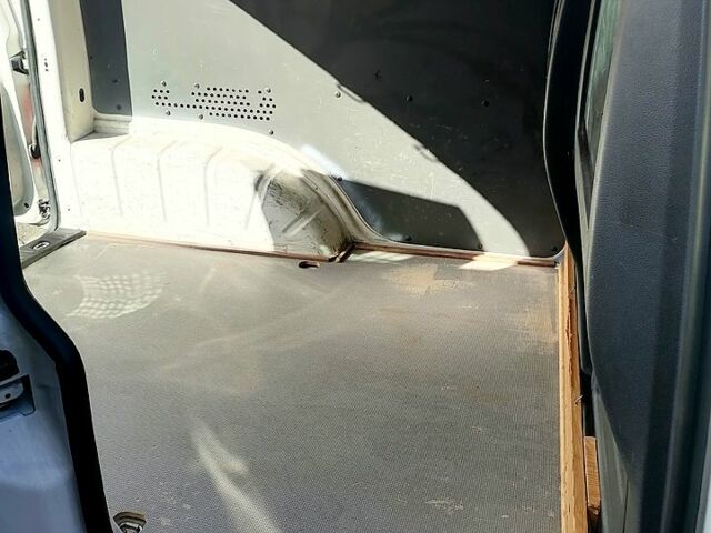 Фольксваген Кадди 2014 в Киеве на Automoto.ua Белый Фольксваген Кадди, объемом двигателя 1.6 л и пробегом 300 тыс. км за 10800 $, фото 7 на Automoto.ua