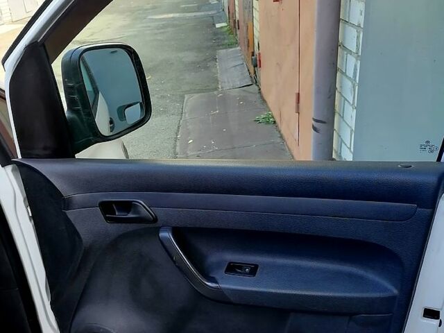 Фольксваген Кадди 2014 в Киеве на Automoto.ua Белый Фольксваген Кадди, объемом двигателя 1.6 л и пробегом 300 тыс. км за 10800 $, фото 10 на Automoto.ua