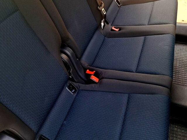 Белый Фольксваген Кадди, объемом двигателя 2 л и пробегом 292 тыс. км за 12000 $, фото 3 на Automoto.ua