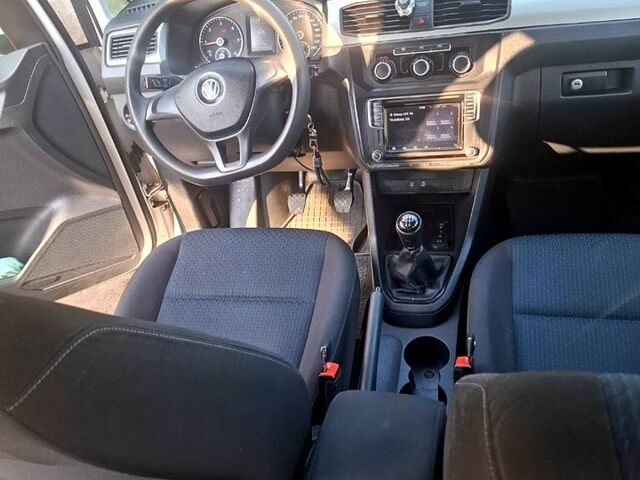 Белый Фольксваген Кадди, объемом двигателя 2 л и пробегом 292 тыс. км за 12000 $, фото 2 на Automoto.ua