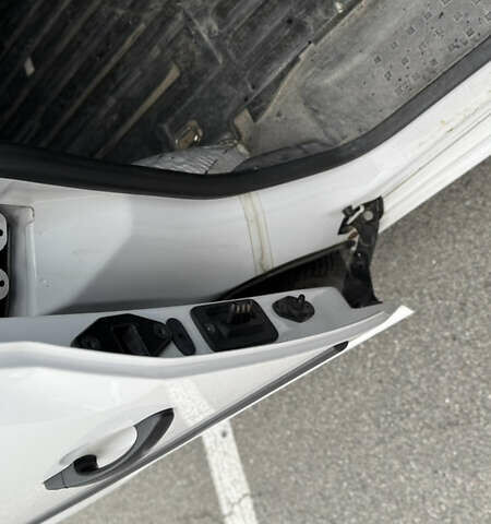 Белый Фольксваген Кадди, объемом двигателя 1.6 л и пробегом 230 тыс. км за 8000 $, фото 23 на Automoto.ua