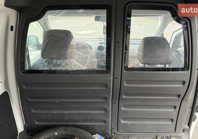 Белый Фольксваген Кадди, объемом двигателя 1.6 л и пробегом 230 тыс. км за 8000 $, фото 22 на Automoto.ua