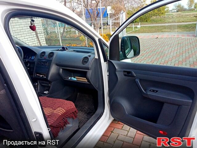 Белый Фольксваген Кадди, объемом двигателя 1.6 л и пробегом 220 тыс. км за 9000 $, фото 8 на Automoto.ua