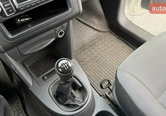 Белый Фольксваген Кадди, объемом двигателя 1.6 л и пробегом 230 тыс. км за 8000 $, фото 20 на Automoto.ua