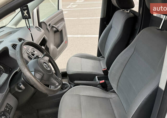 Белый Фольксваген Кадди, объемом двигателя 1.6 л и пробегом 230 тыс. км за 8000 $, фото 17 на Automoto.ua