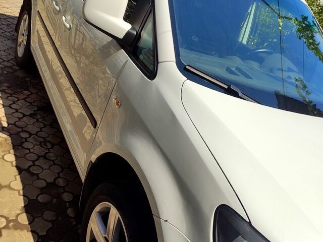 Белый Фольксваген Кадди, объемом двигателя 1.6 л и пробегом 124 тыс. км за 12000 $, фото 1 на Automoto.ua