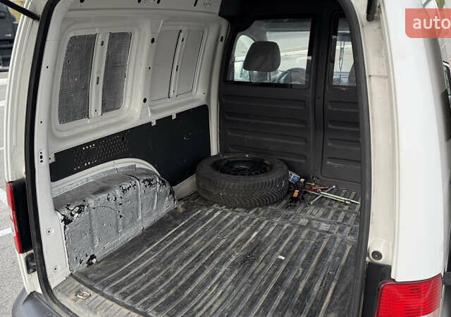 Белый Фольксваген Кадди, объемом двигателя 1.6 л и пробегом 230 тыс. км за 8000 $, фото 13 на Automoto.ua