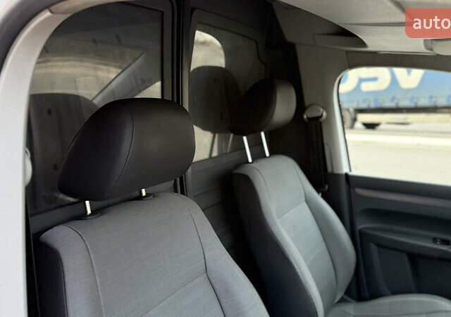 Белый Фольксваген Кадди, объемом двигателя 1.6 л и пробегом 230 тыс. км за 8000 $, фото 10 на Automoto.ua