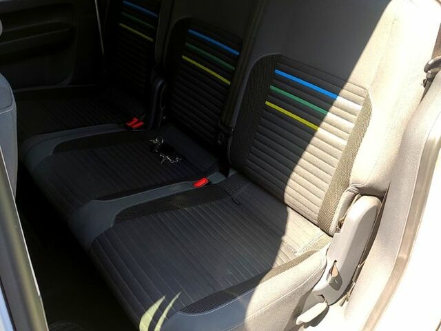 Белый Фольксваген Кадди, объемом двигателя 1.6 л и пробегом 124 тыс. км за 12000 $, фото 3 на Automoto.ua