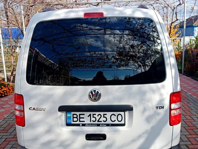 Белый Фольксваген Кадди, объемом двигателя 1.6 л и пробегом 220 тыс. км за 9000 $, фото 2 на Automoto.ua