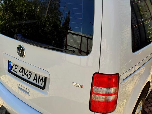 Белый Фольксваген Кадди, объемом двигателя 1.6 л и пробегом 124 тыс. км за 12000 $, фото 2 на Automoto.ua
