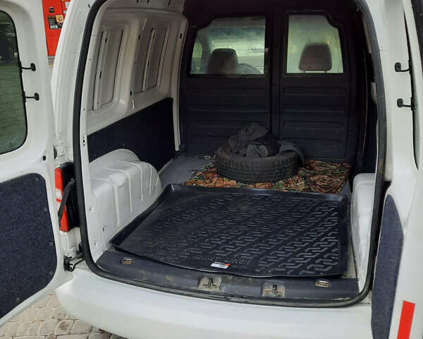 Білий Фольксваген Кадді, об'ємом двигуна 1.6 л та пробігом 280 тис. км за 8200 $, фото 4 на Automoto.ua