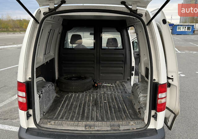 Белый Фольксваген Кадди, объемом двигателя 1.6 л и пробегом 230 тыс. км за 8000 $, фото 12 на Automoto.ua