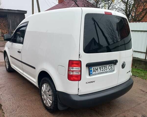 Белый Фольксваген Кадди, объемом двигателя 1.97 л и пробегом 114 тыс. км за 11900 $, фото 2 на Automoto.ua