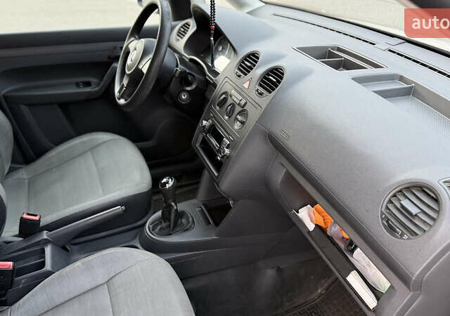 Белый Фольксваген Кадди, объемом двигателя 1.6 л и пробегом 230 тыс. км за 8000 $, фото 9 на Automoto.ua