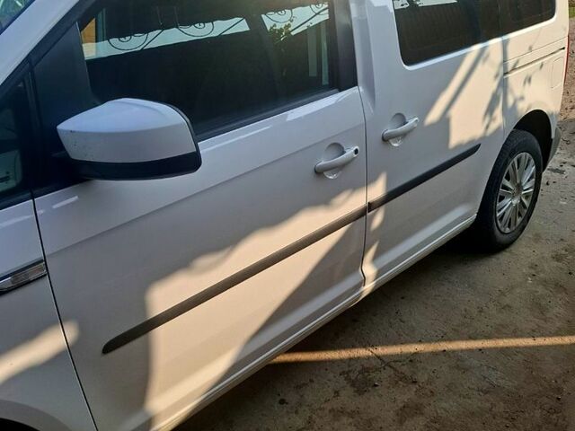 Белый Фольксваген Кадди, объемом двигателя 2 л и пробегом 292 тыс. км за 12000 $, фото 1 на Automoto.ua