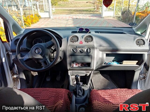 Белый Фольксваген Кадди, объемом двигателя 1.6 л и пробегом 220 тыс. км за 9000 $, фото 7 на Automoto.ua