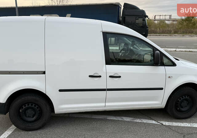 Белый Фольксваген Кадди, объемом двигателя 1.6 л и пробегом 230 тыс. км за 8000 $, фото 6 на Automoto.ua