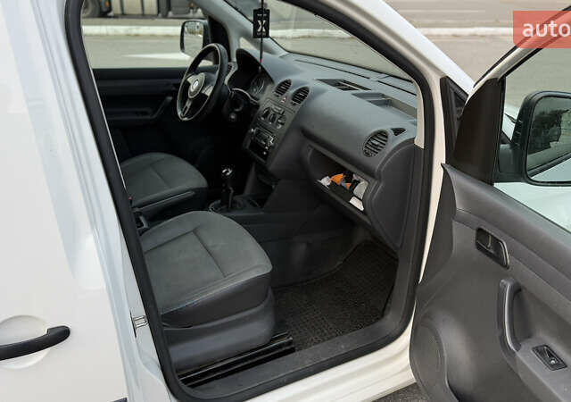 Белый Фольксваген Кадди, объемом двигателя 1.6 л и пробегом 230 тыс. км за 8000 $, фото 8 на Automoto.ua