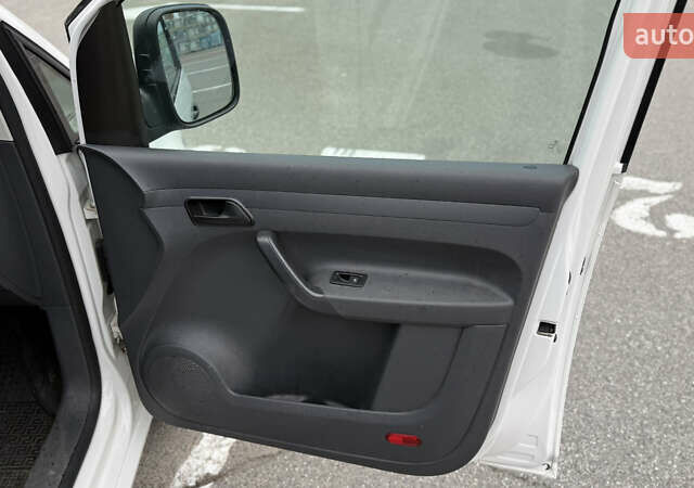 Белый Фольксваген Кадди, объемом двигателя 1.6 л и пробегом 230 тыс. км за 8000 $, фото 25 на Automoto.ua