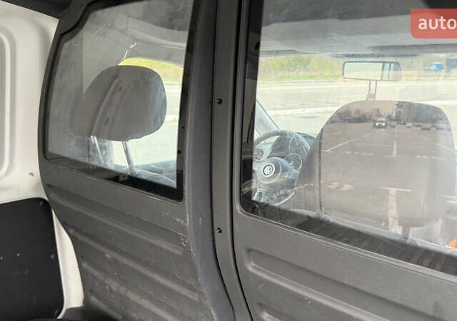 Белый Фольксваген Кадди, объемом двигателя 1.6 л и пробегом 230 тыс. км за 8000 $, фото 15 на Automoto.ua