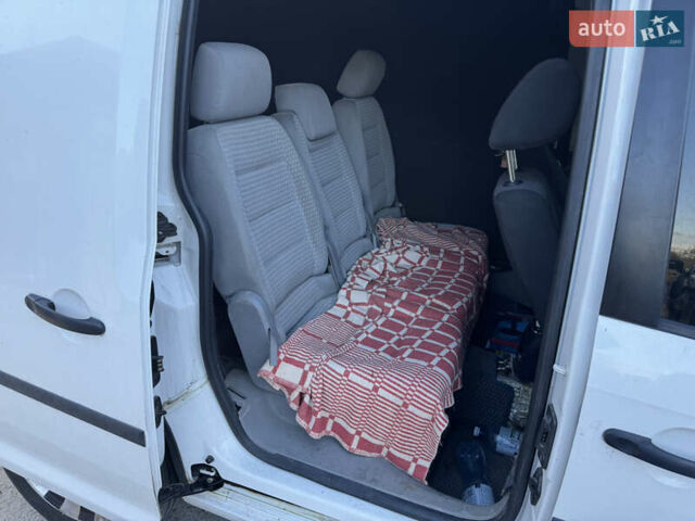 Белый Фольксваген Кадди, объемом двигателя 1.97 л и пробегом 318 тыс. км за 6999 $, фото 5 на Automoto.ua