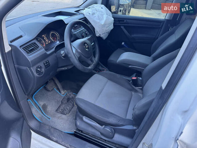 Белый Фольксваген Кадди, объемом двигателя 1.97 л и пробегом 318 тыс. км за 6999 $, фото 9 на Automoto.ua