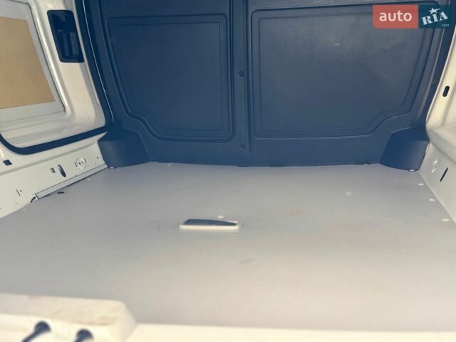 Білий Фольксваген Кадді, об'ємом двигуна 1.6 л та пробігом 230 тис. км за 9500 $, фото 12 на Automoto.ua