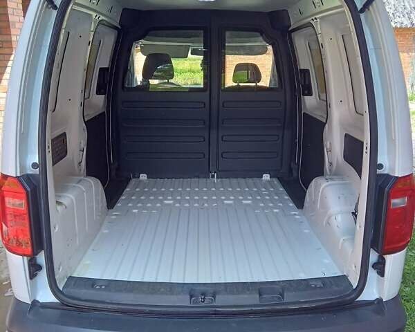 Белый Фольксваген Кадди, объемом двигателя 1.97 л и пробегом 208 тыс. км за 10500 $, фото 2 на Automoto.ua