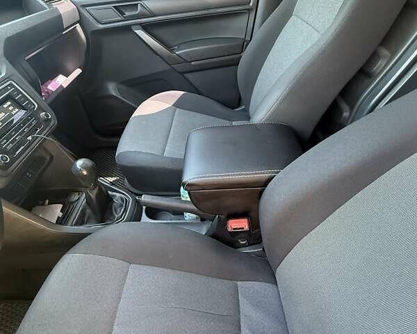 Белый Фольксваген Кадди, объемом двигателя 1.97 л и пробегом 293 тыс. км за 9950 $, фото 5 на Automoto.ua