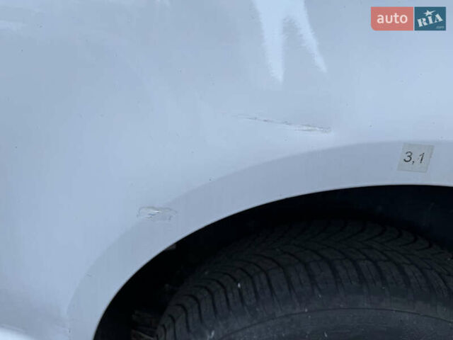 Белый Фольксваген Кадди, объемом двигателя 1.4 л и пробегом 240 тыс. км за 13000 $, фото 12 на Automoto.ua