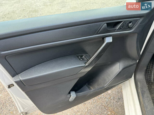 Белый Фольксваген Кадди, объемом двигателя 1.4 л и пробегом 240 тыс. км за 13000 $, фото 10 на Automoto.ua