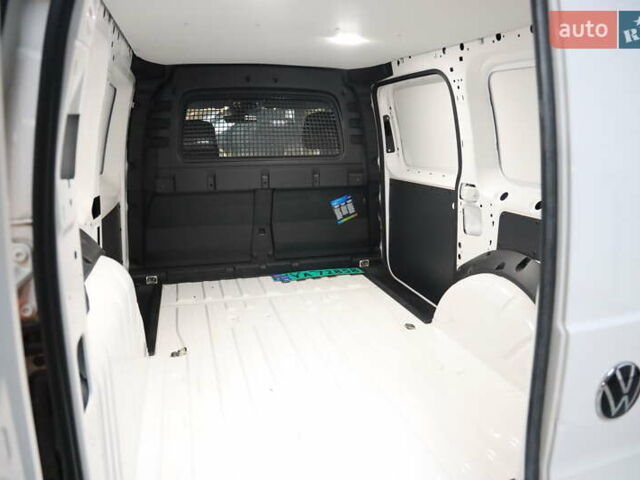 Белый Фольксваген Кадди, объемом двигателя 1.97 л и пробегом 67 тыс. км за 19900 $, фото 24 на Automoto.ua