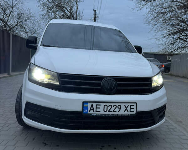 Белый Фольксваген Кадди, объемом двигателя 1.97 л и пробегом 132 тыс. км за 11900 $, фото 3 на Automoto.ua