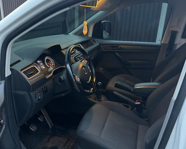 Белый Фольксваген Кадди, объемом двигателя 1.97 л и пробегом 132 тыс. км за 11900 $, фото 12 на Automoto.ua