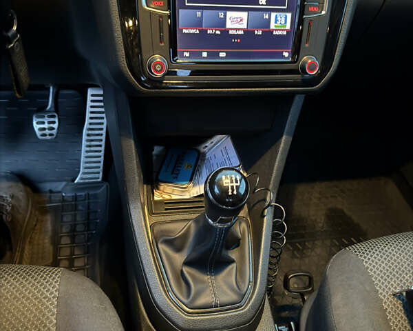 Белый Фольксваген Кадди, объемом двигателя 1.97 л и пробегом 132 тыс. км за 11900 $, фото 11 на Automoto.ua