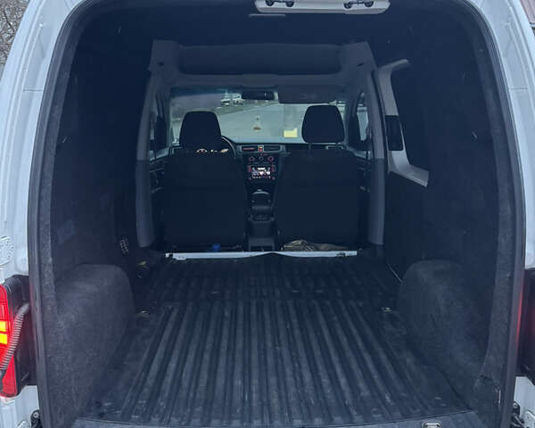 Белый Фольксваген Кадди, объемом двигателя 1.97 л и пробегом 132 тыс. км за 11900 $, фото 13 на Automoto.ua