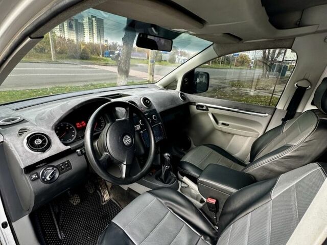 Білий Фольксваген Кадді, об'ємом двигуна 1.6 л та пробігом 295 тис. км за 4200 $, фото 5 на Automoto.ua