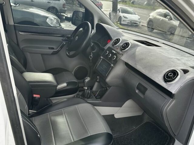 Білий Фольксваген Кадді, об'ємом двигуна 1.6 л та пробігом 295 тис. км за 4200 $, фото 4 на Automoto.ua