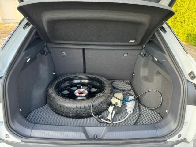 Белый Фольксваген Кадди, объемом двигателя 0 л и пробегом 40 тыс. км за 24500 $, фото 4 на Automoto.ua