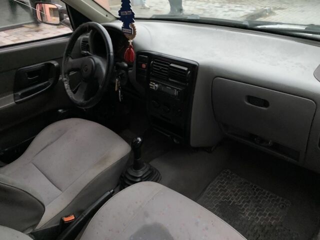 Белый Фольксваген Кадди, объемом двигателя 1.4 л и пробегом 300 тыс. км за 1650 $, фото 5 на Automoto.ua