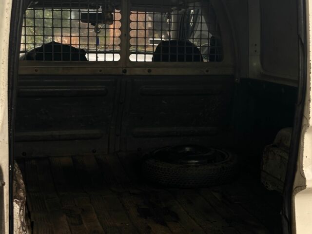 Белый Фольксваген Кадди, объемом двигателя 1.9 л и пробегом 270 тыс. км за 1350 $, фото 3 на Automoto.ua